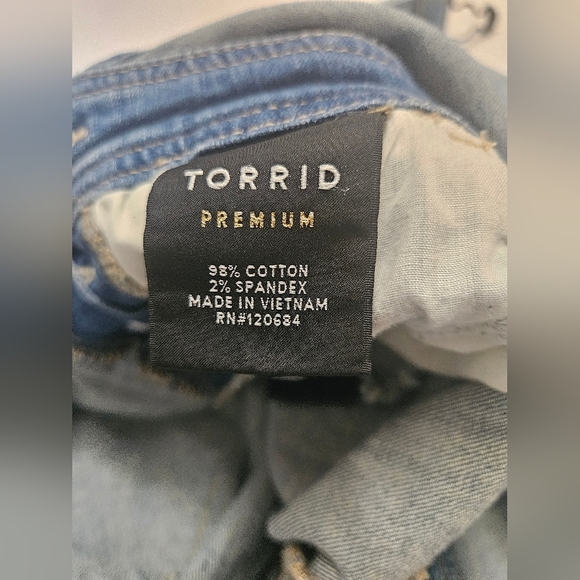 Torrid Premium-Distresed  Denim Short Overalls Women's SZ 14" - Picture 6 of 9